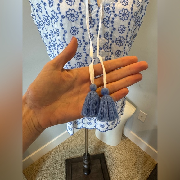 Vineyard Vines Blue White Embroidered Cotton Blouse Tunic Top Size M |Tassel Tie - Picture 6 of 9